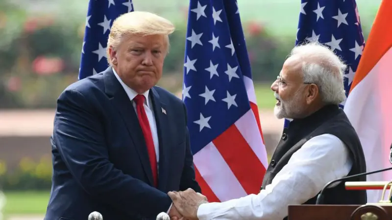 क़रीब छह साल पहले की बात है. राष्ट्रपति डोनाल्ड ट्रंप और प्रधानमंत्री नरेंद्र मोदी ह्यूस्टन में एक साथ खड़े थे और ‘हाउडी मोदी’ रैली में हज़ारों लोगों को संबोधित कर रहे थे.